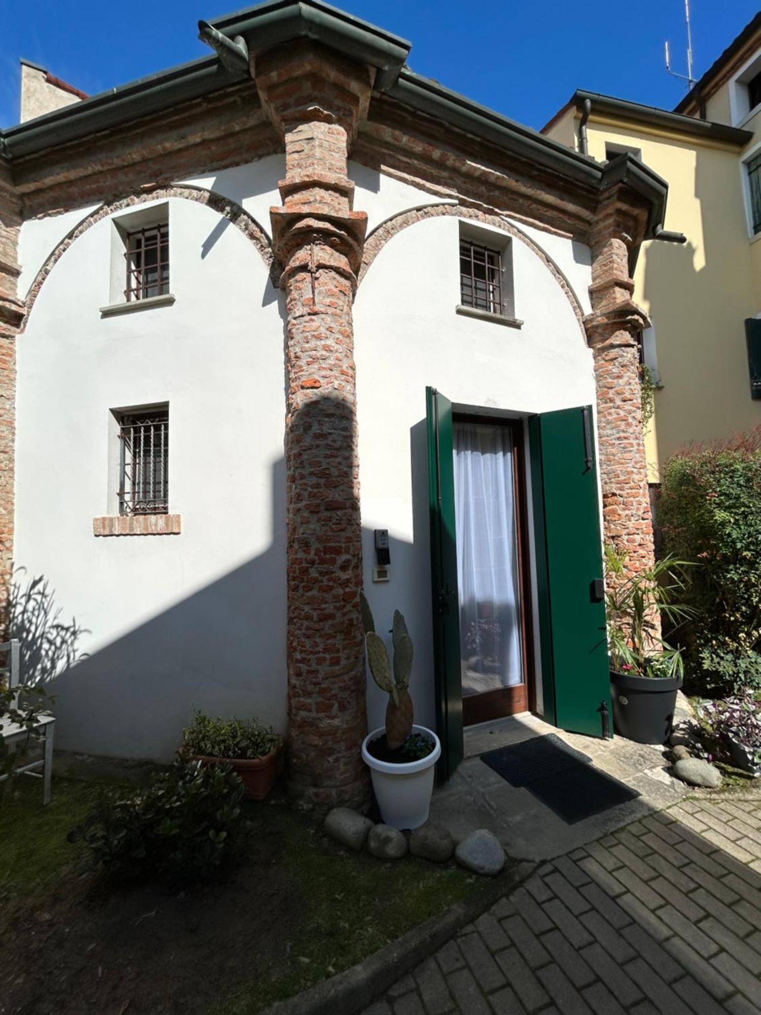 Chiesetta Abside Ex Seminario -Apartment Rovigo Luaran gambar