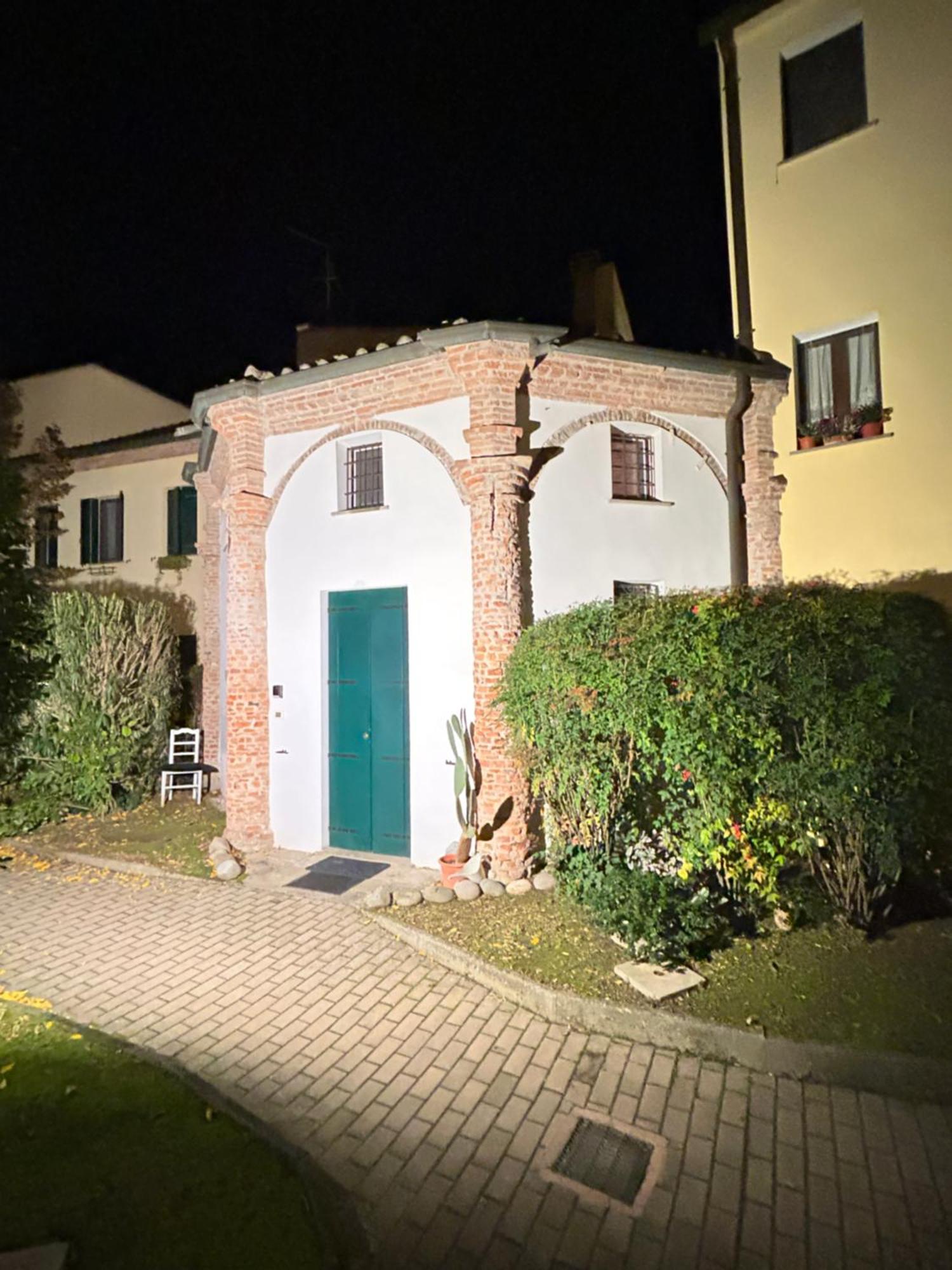Chiesetta Abside Ex Seminario -Apartment Rovigo Luaran gambar
